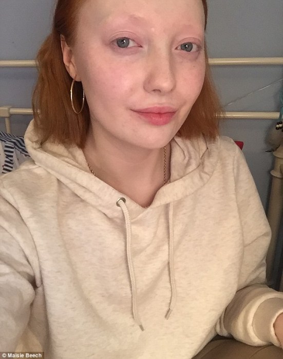 309256A900000578-3416030-Maisie_says_she_s_perfectly_comfortable_without_make_up_but_has_-a-22_1453762250200