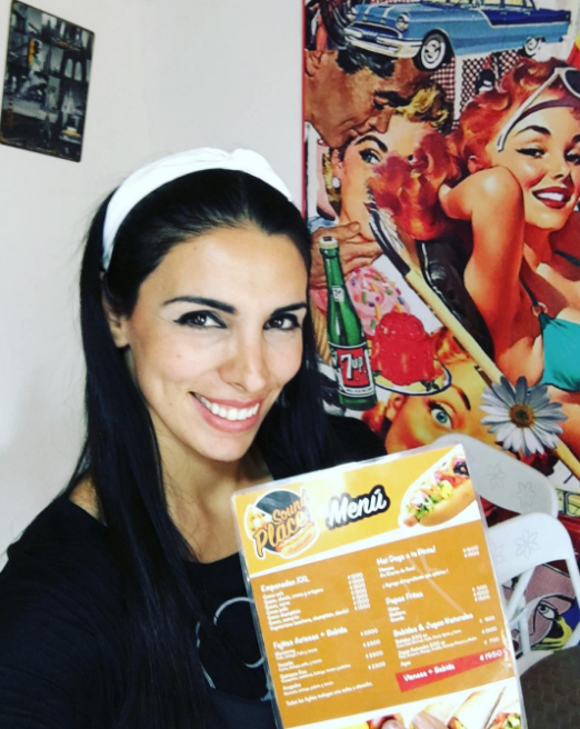 Ex chica Yingo se gana la vida vendiendo completos - Imagen 3