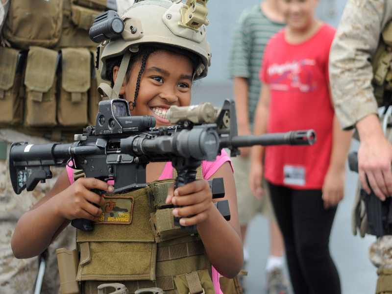 Cazador cazado: Niña de 9 años mata a su instructor de tiro en Estados Unidos