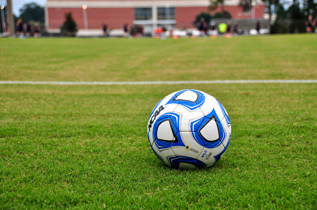 6 celebridades que disfrutan viendo fútbol