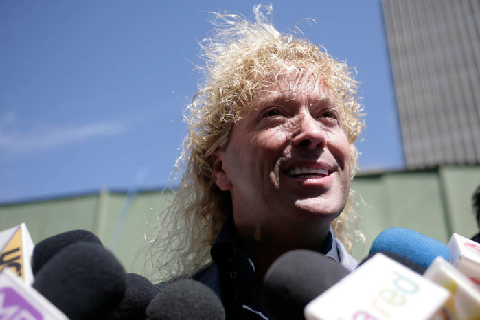 Farkas se pone con las lucas para ayudar a la principal víctima del bombazo