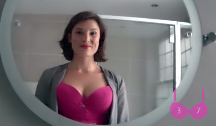 Mujer sale a la calle con una cámara escondida en el sostén: 36 veces le miraron el escote