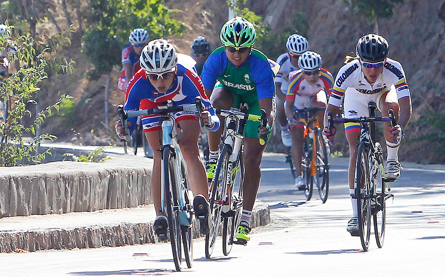 ¿Mostrando sus partes íntimas? Furor desatan ciclistas colombianas con su nueva indumentaria