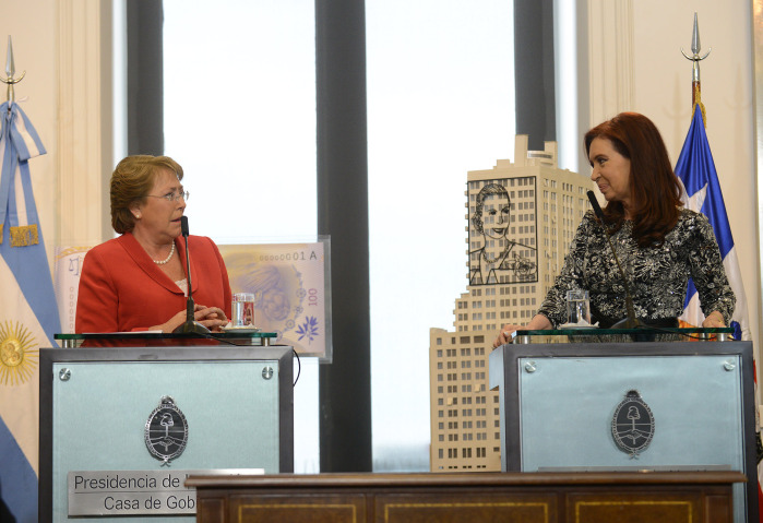 Presidenta argentina suspende reunión con Bachelet por cuadro febril infeccioso