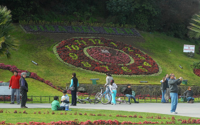 Detienen a tres cadetes navales por daños al Reloj de Flores de Viña del Mar