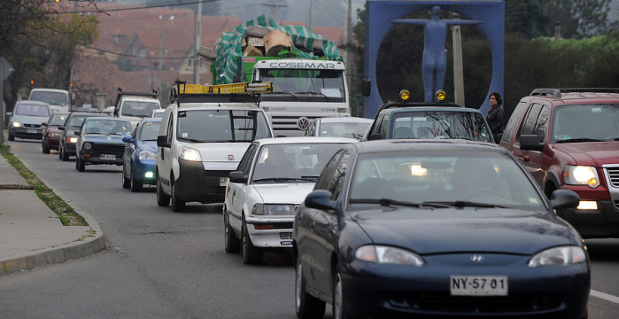 Ratifican proyecto que exige certificado de multas pagadas para venta de vehículos usados