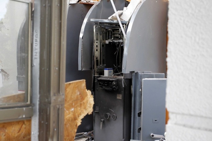 Roban más de $20 millones tras hacer explotar un cajero automático en Puerto Varas