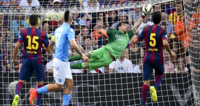 Claudio Bravo entre los arqueros nominados a la oncena mundial de 2014