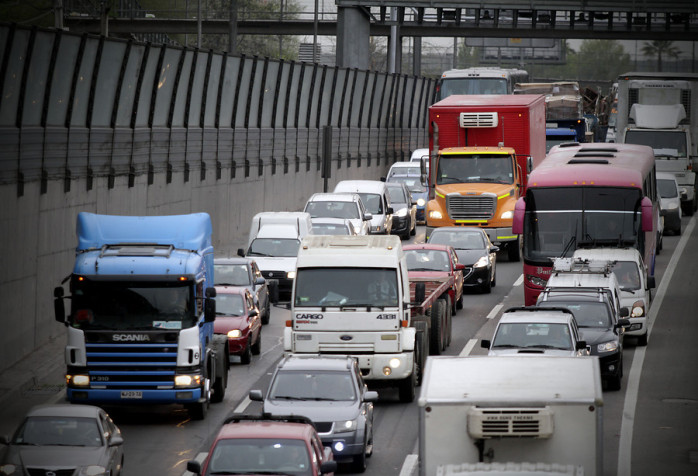 Sernac alerta sobre eventual fuga de combustible en vehículo vendido en Chile