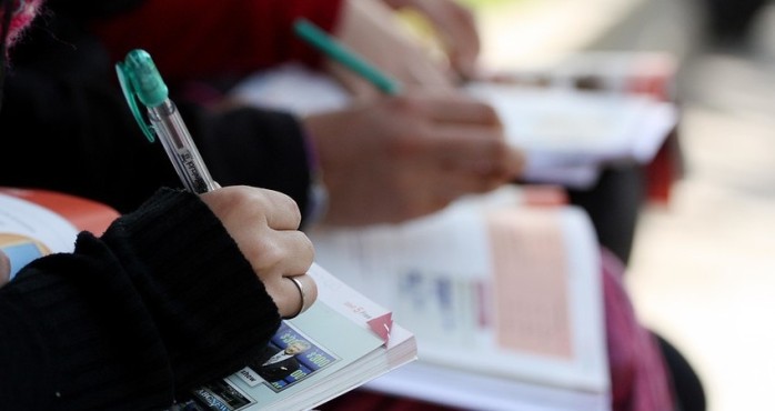 Becas para 'mechones' y universitarios: Extienden postulación hasta el miércoles