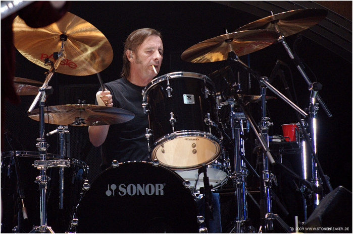 Acusan a baterista de banda de rock de contratar a sicario para un asesinato