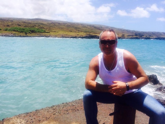 Burlas por las 'sensuales' imágenes de Luis Jara bailando en Rapa Nui con poca ropa