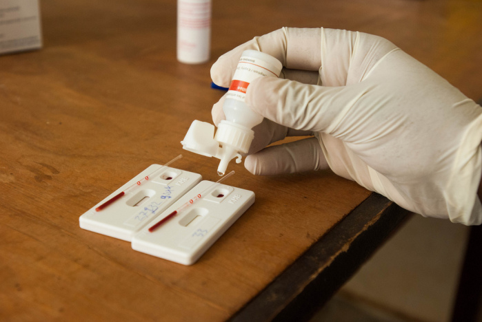 Inédito: Juntan firmas para expulsar a niño VIH positivo de pueblo chino