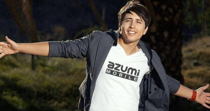 Un agradecido Karol 'Dance' luce en Instagram importante premio recibido