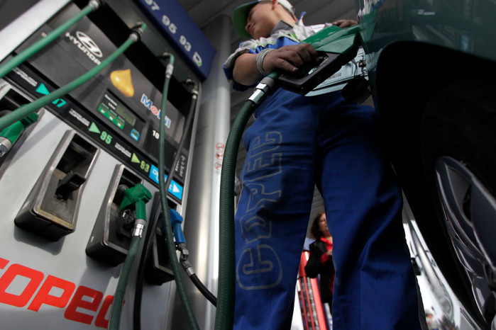 Precios de gasolinas bajarán hasta $21 a partir de este jueves