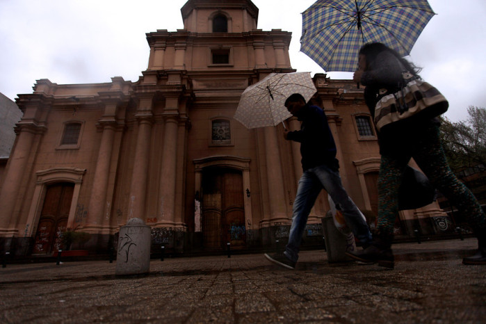 Anuncian chubascos para el fin de semana entre Valparaíso y Magallanes