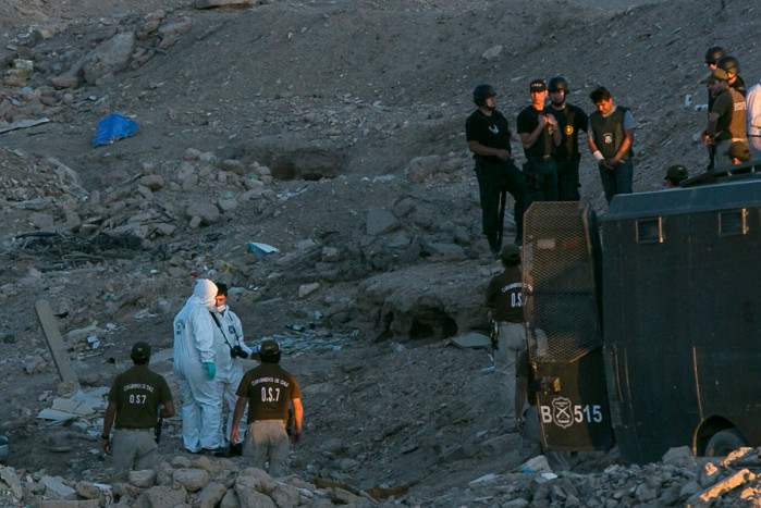 Pequeño Mateo habría sido lanzado por la escalera o habría caído por ella, según fiscal