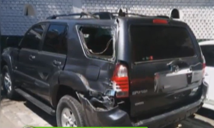 Acusan a farandulero local de salir corriendo tras colisionar a otro auto