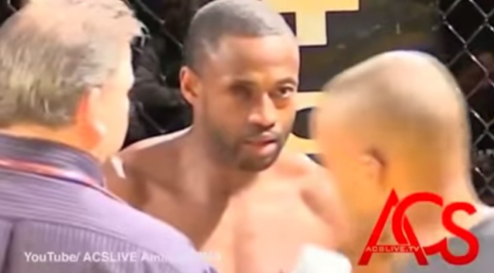 ¡Insólito!: A luchador le vuelan un ojo de una certera patada en la cabeza