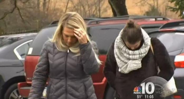 Detienen a mamá porrista por tener sexo con compañero de su hija en auto mal estacionado