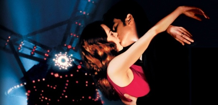 Conocida estrella del cine revela que se rompió una costilla por entrar en un vestido