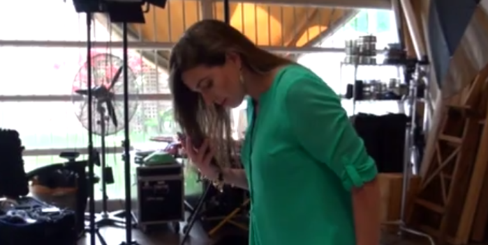 Bella periodista que renunció a Canal 13 reaparece en sesión de fotos