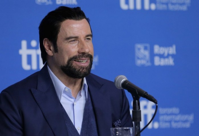 Revuelo provoca foto de John Travolta con un hombre en el gimnasio