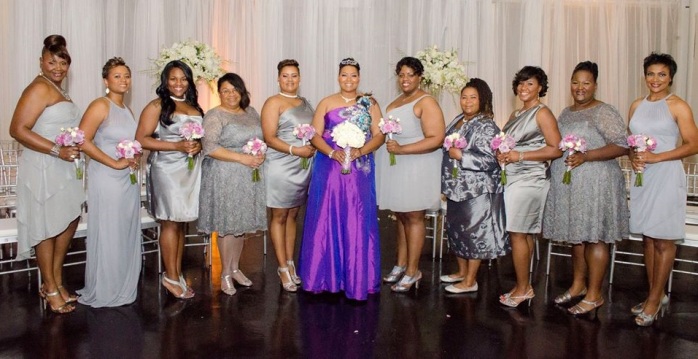 Mujer 'gringa' celebra su cumpleaños número 40 ¡cásandose consigo misma!