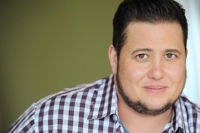 Hijo de Cher arremete contra iglesia pentecostal chilena por mal uso de imagen