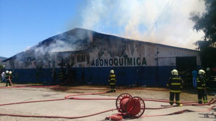 Compañías de Bomberos de seis comunas trabajan en incendio de Gorbea