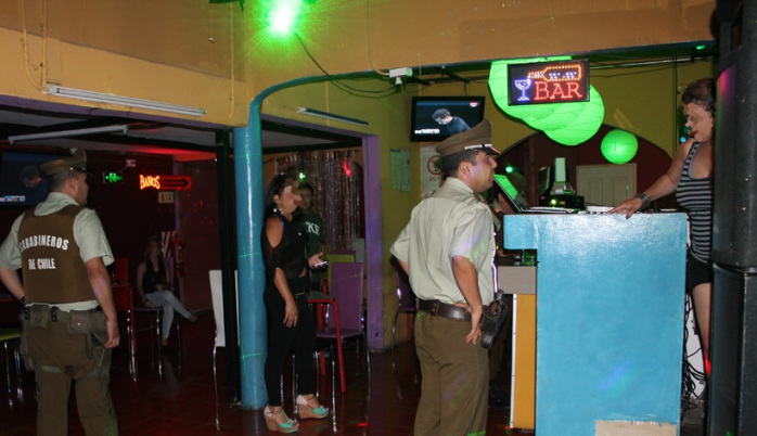Antofagasta: Operativo en club nocturno halla a 12 extranjeras escondidas en una bodega