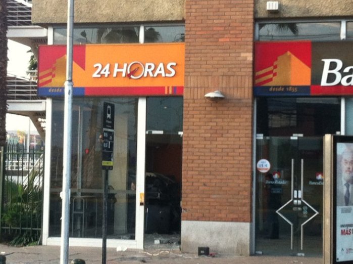 Detonan y roban dos cajeros automáticos de Banco Estado en La Florida