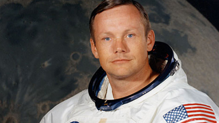Viuda de Neil Armstrong halla en su clóset objetos usados en la Luna