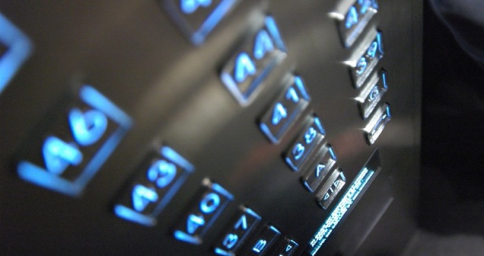 Ascensor de edificio iquiqueño cayó desde el séptimo piso: Cuatro lesionados