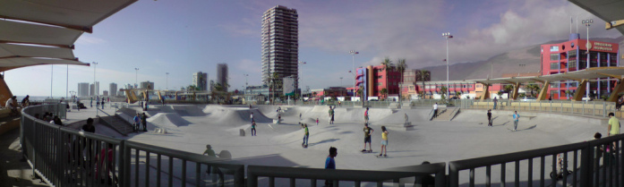 Pareja que se puso 'hot' en pleno parque de Iquique se convierte en viral