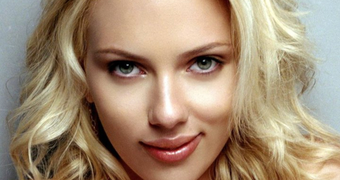 A lo 'Miley Cyrus': Scarlett Johansson impresionó con su nuevo look
