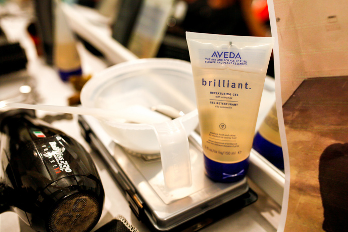 Así quedó el cabello de famoso cantante británico tras percance con tintura