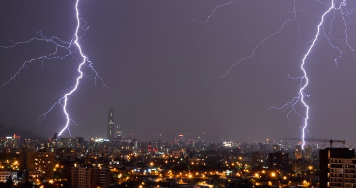 Las fotos que dejó la tormenta eléctrica de esta madrugada en la capital