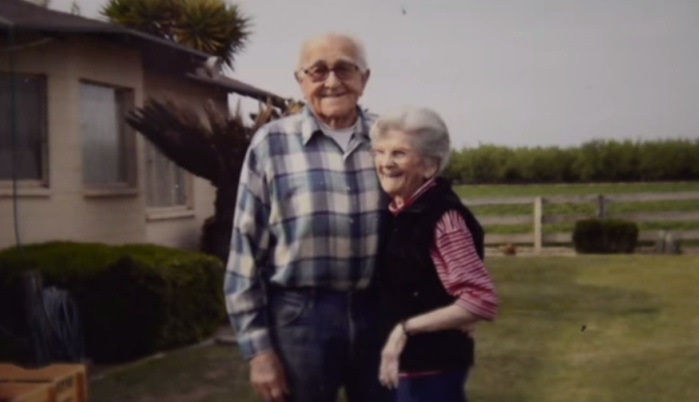 Conmovedores abuelitos mueren el mismo día y tomados de la mano en California