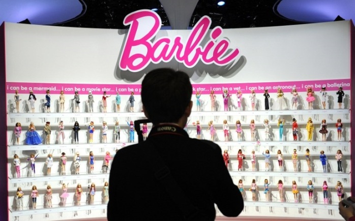 Preocupados padres destapan el peligro oculto en la nueva Barbie que habla
