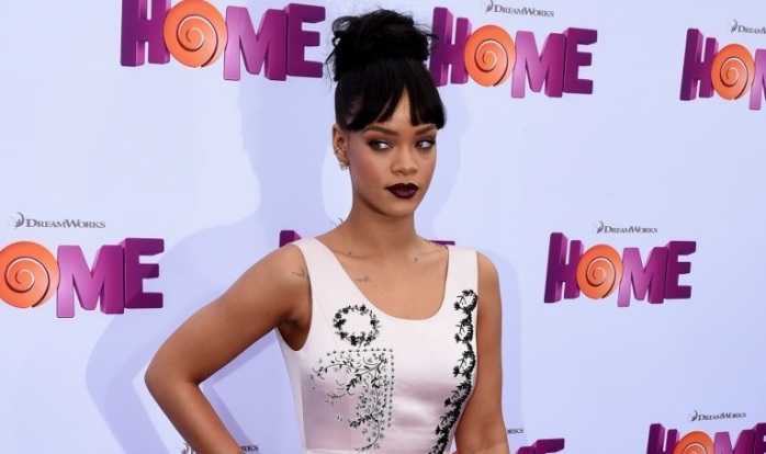 Irreconocible: El extraño look con el que Rihanna anunció su nuevo álbum