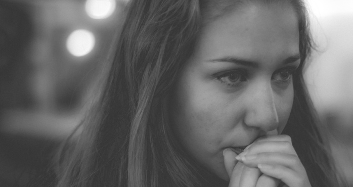 El molesto tipo de espinilla del que muchas mujeres no hablan: ¿Cómo tratarlas?