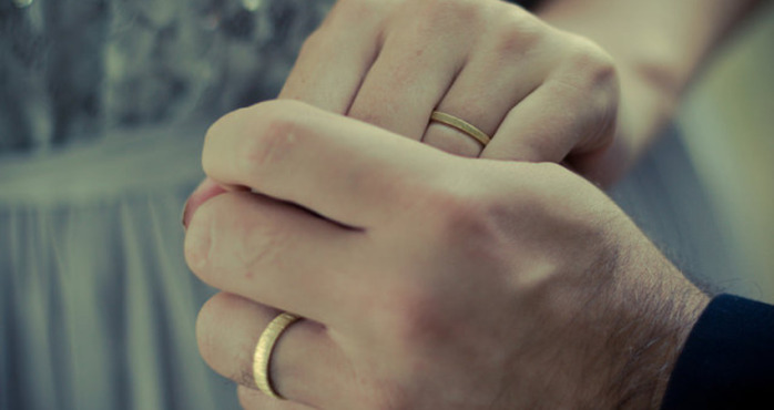 Chino intentó suicidarse tras verle el rostro a su novia por primera vez