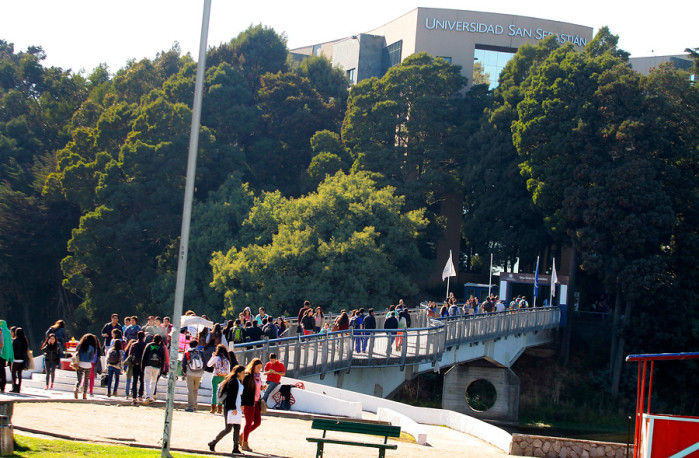 Analizan cobrar impuesto a titulados para financiar gratuidad en universidades