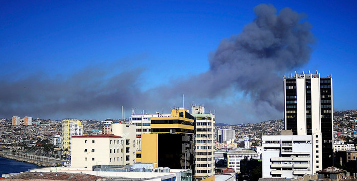 Alerta Roja en Valparaíso por incendio forestal en camino La Pólvora