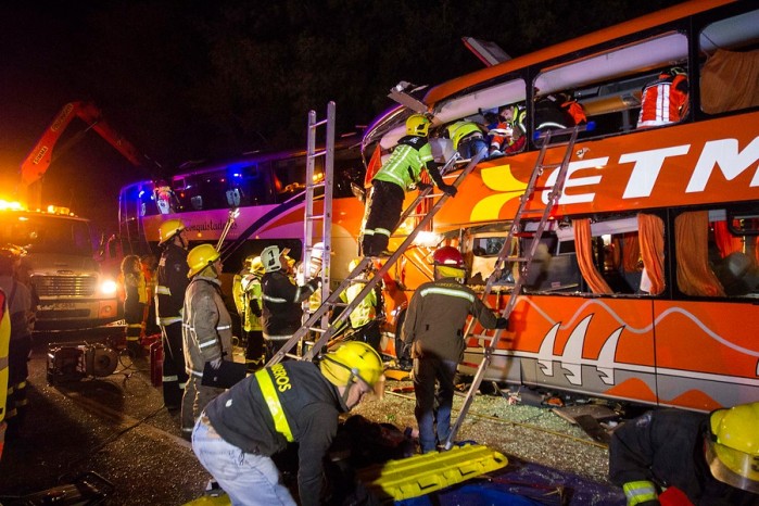 Un muerto y al menos 38 heridos deja accidente protagonizado por dos buses en La Araucanía