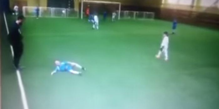 Indignación en Rusia por cruel agresión de entrenador a su pequeño jugador