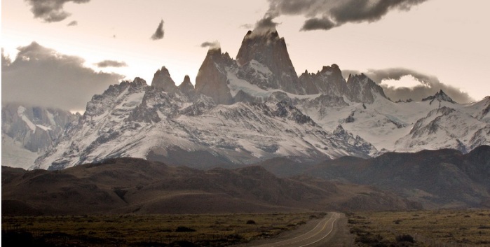 Polémica por texto escolar del Mineduc: Usaron un ícono turístico argentino