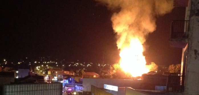 Incendio destruyó antigua casona en el centro de Valdivia