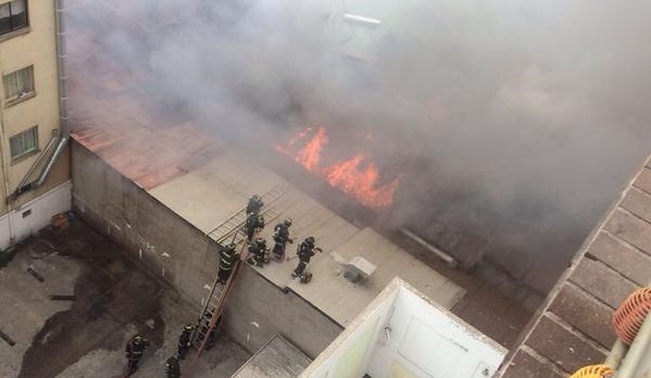 Cuatro locales comerciales resultaron afectados por incendio en Viña del Mar